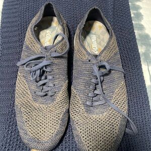 Men’s Olukai Toe up sneakeds